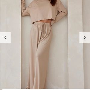 Bumpsuit cloud pj pants size small. Soooo soft wide leg. These pants run long